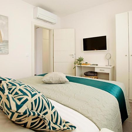 Santa Cruz Apartments Supetar Eksteriør bilde