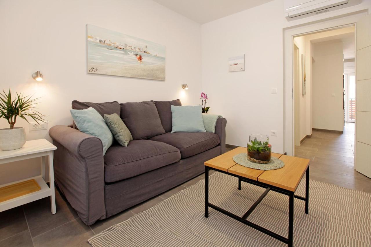Santa Cruz Apartments Supetar Eksteriør bilde