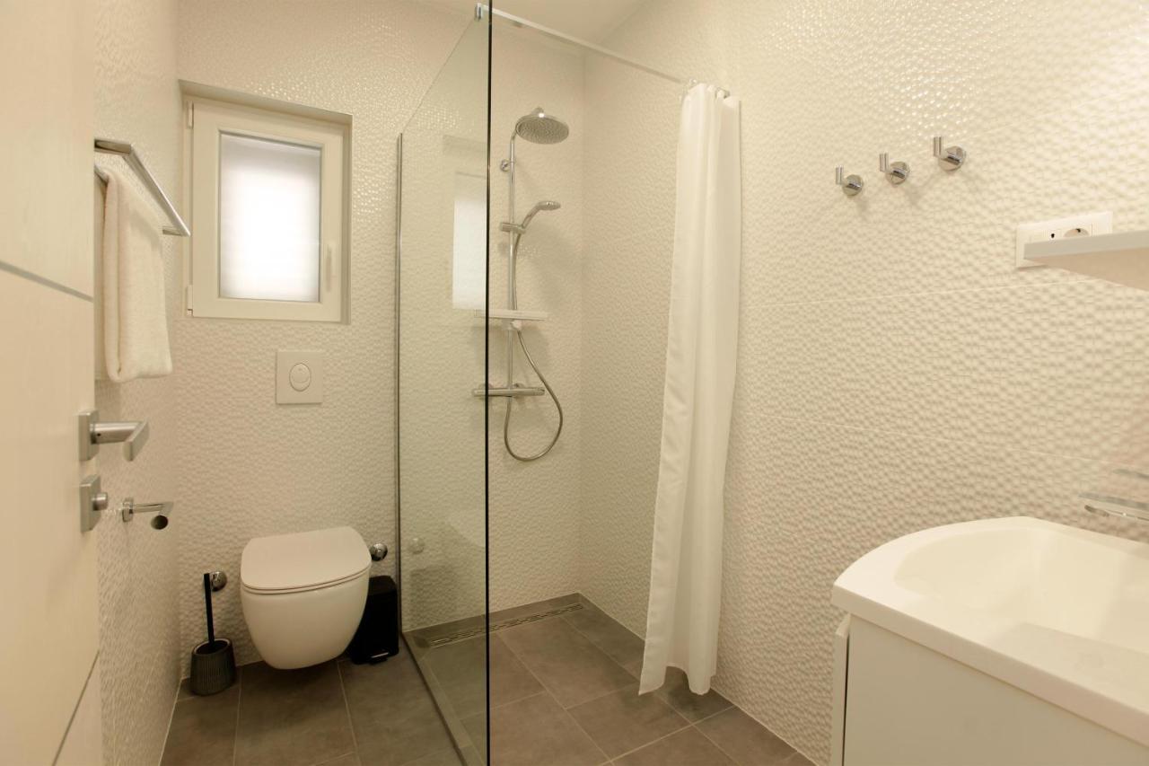 Santa Cruz Apartments Supetar Eksteriør bilde