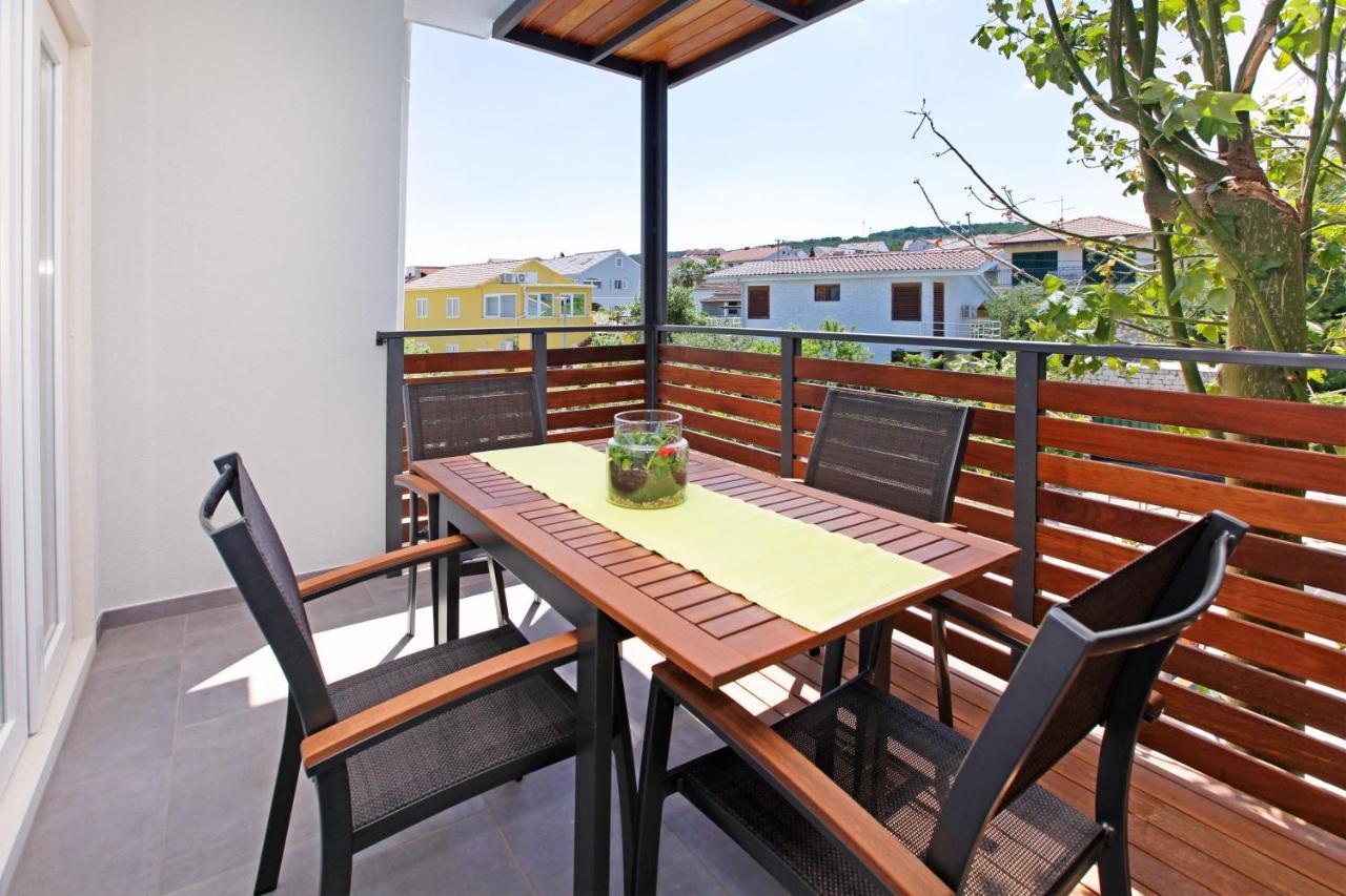 Santa Cruz Apartments Supetar Eksteriør bilde
