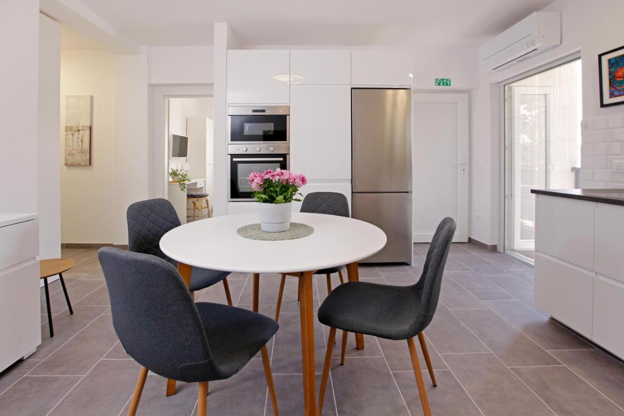 Santa Cruz Apartments Supetar Eksteriør bilde