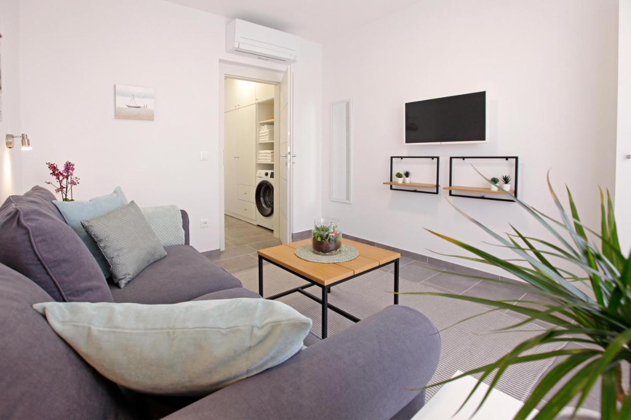 Santa Cruz Apartments Supetar Eksteriør bilde