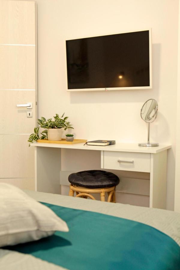 Santa Cruz Apartments Supetar Eksteriør bilde