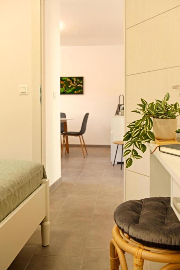 Santa Cruz Apartments Supetar Eksteriør bilde
