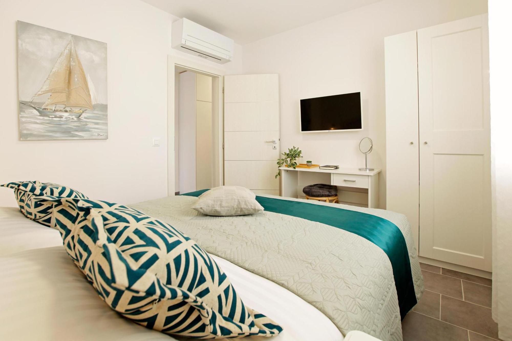 Santa Cruz Apartments Supetar Eksteriør bilde